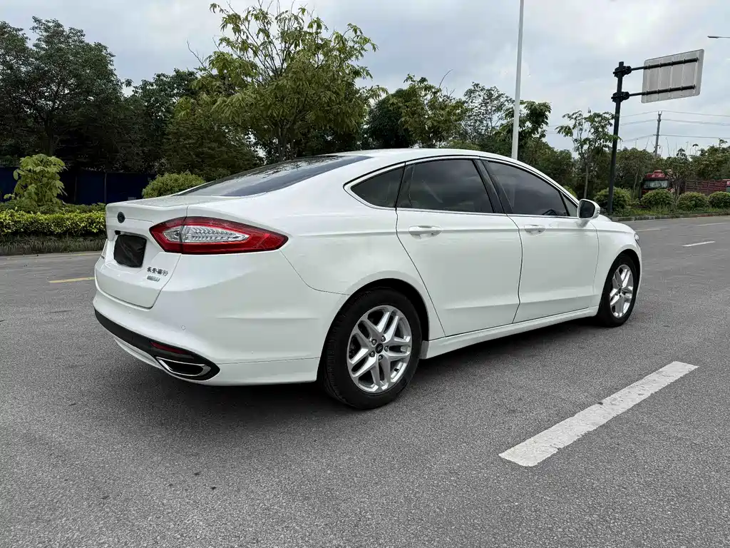 Ford Mondeo 2015 — фото 7