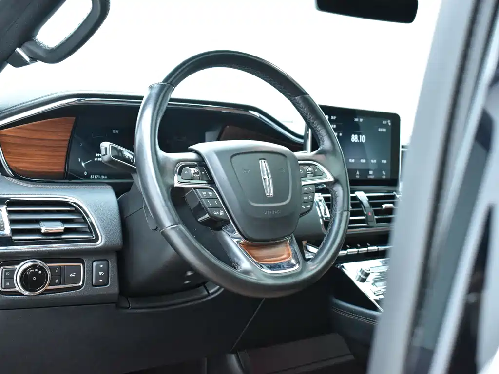 Lincoln Navigator 2019 — фото 12