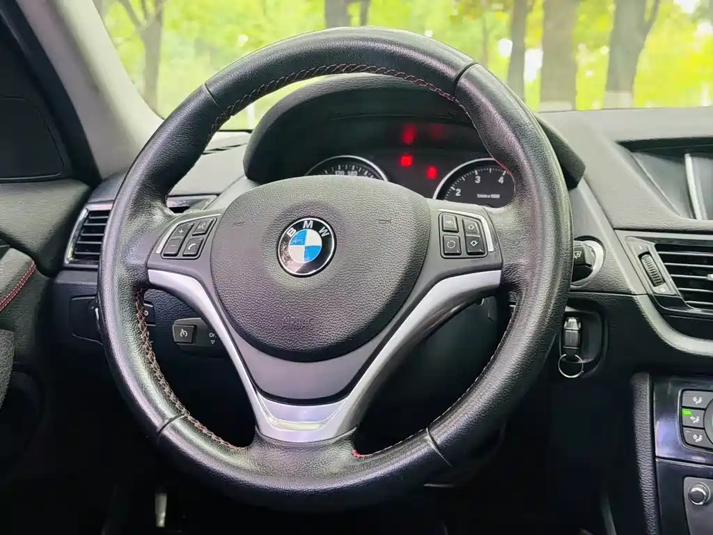 BMW X1 2014 — фото 11