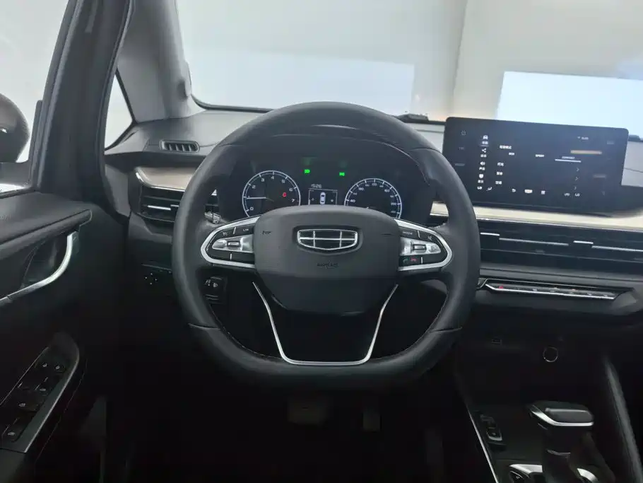 Geely Vision X3 2022 — фото 15