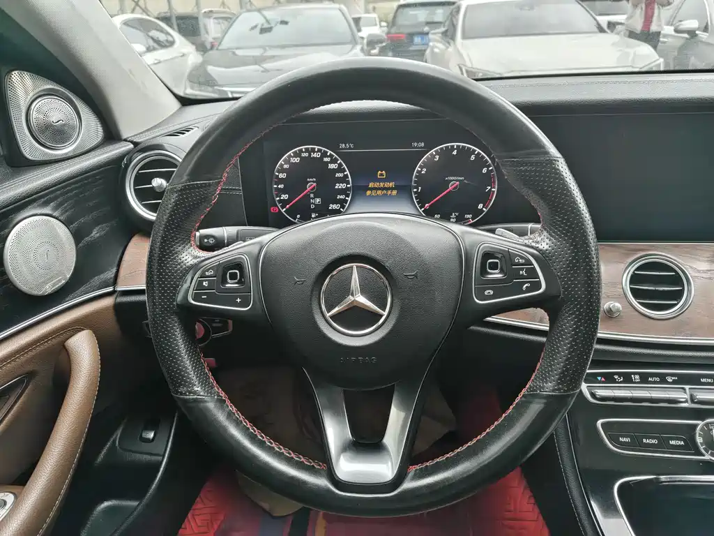 Mercedes-Benz E-Class 2017 — фото 20