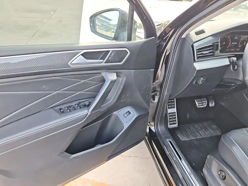 Volkswagen Tiguan L 2023 — фото 20