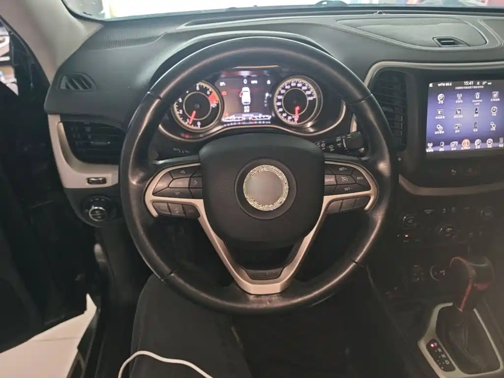 Jeep Cherokee 2018 — фото 11