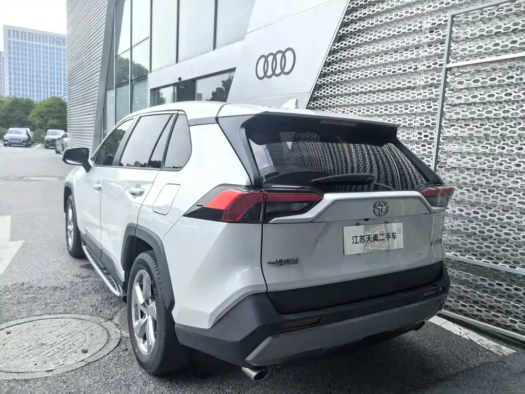 Toyota RAV4 2021