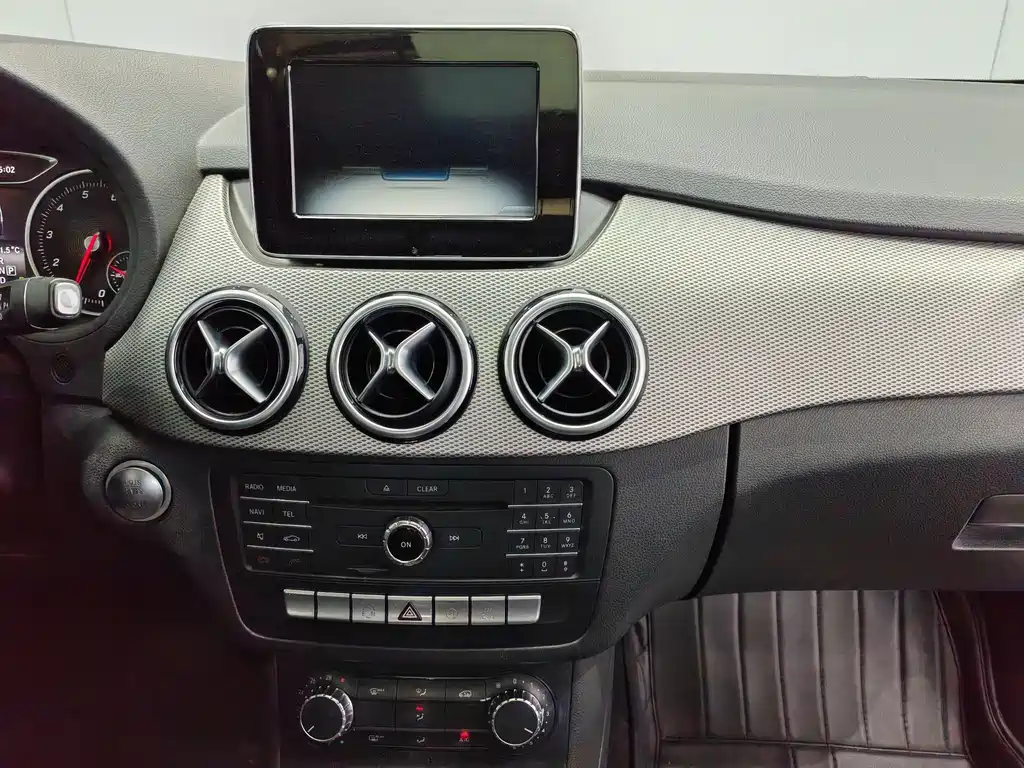 Mercedes-Benz B-Class 2015 — фото 15
