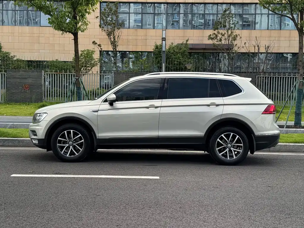 Volkswagen Tiguan L 2018 — фото 18