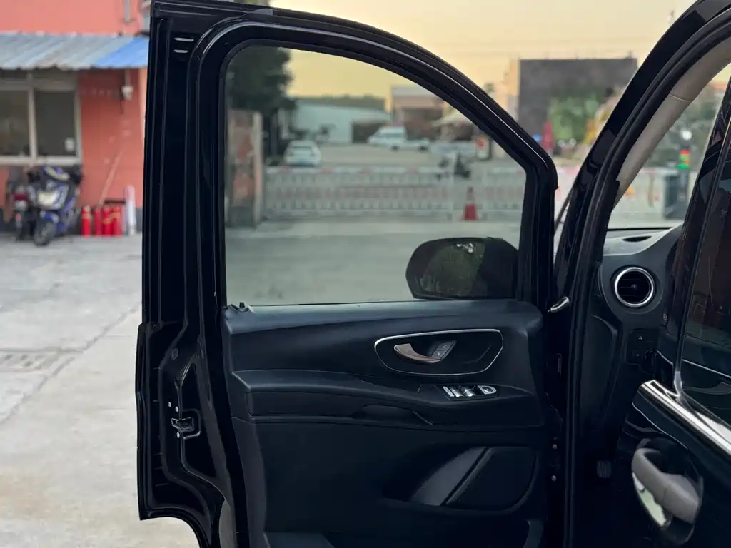 Mercedes-Benz Vito 2018 — фото 29