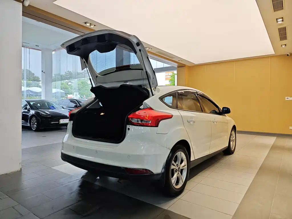 Ford Focus 2016 — фото 30