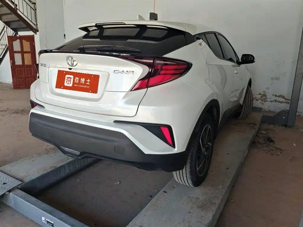 Toyota C-HR 2021 — фото 3