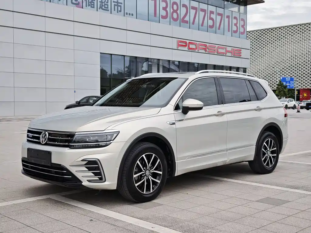 Volkswagen Tiguan L Plug-In Hybrid 2019 — фото 1