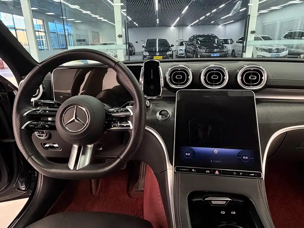Mercedes-Benz C-Class 2024 — фото 11