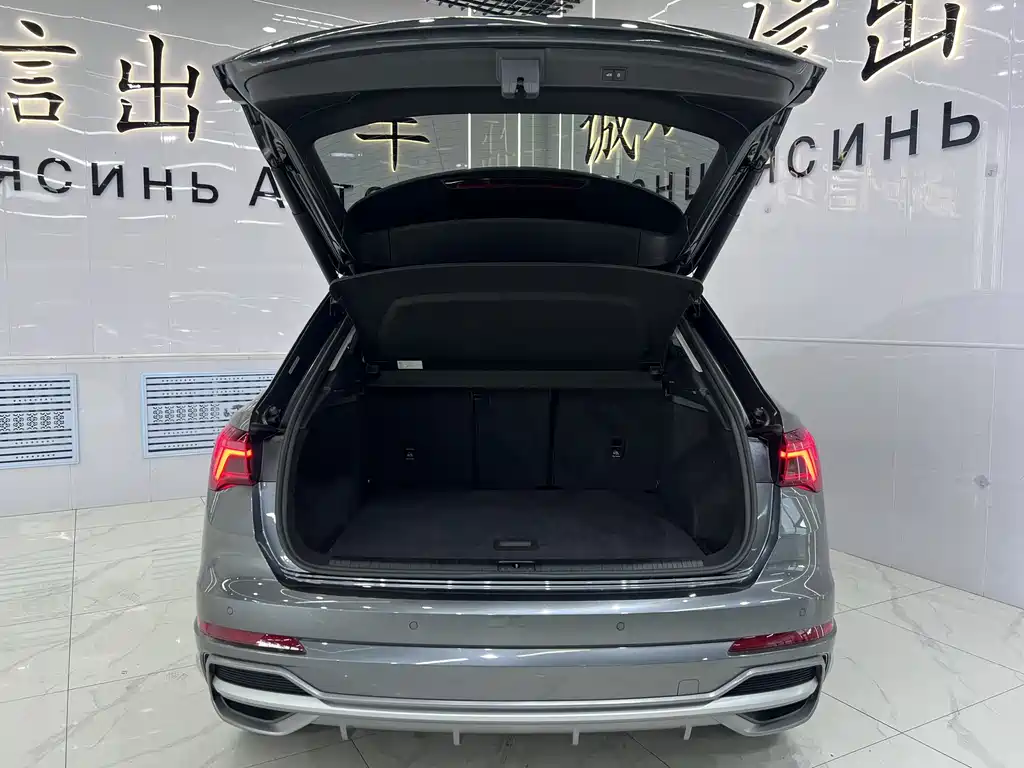 Audi Q3 2022 — фото 16