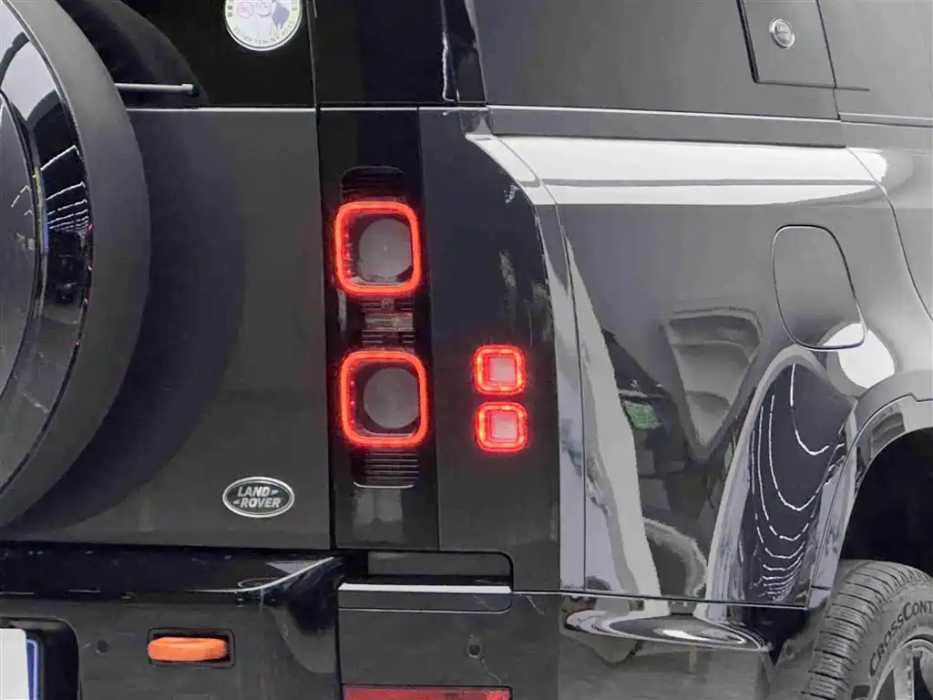 Land Rover Defender 2023 — фото 18
