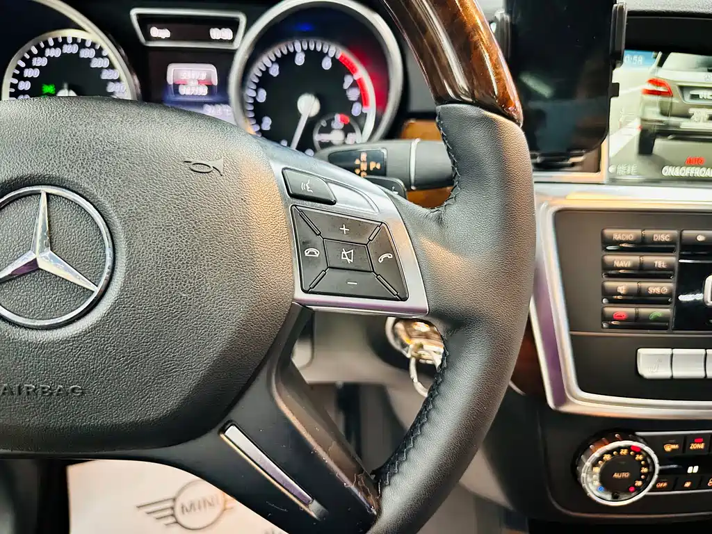 Mercedes-Benz M-Class 2015 — фото 49