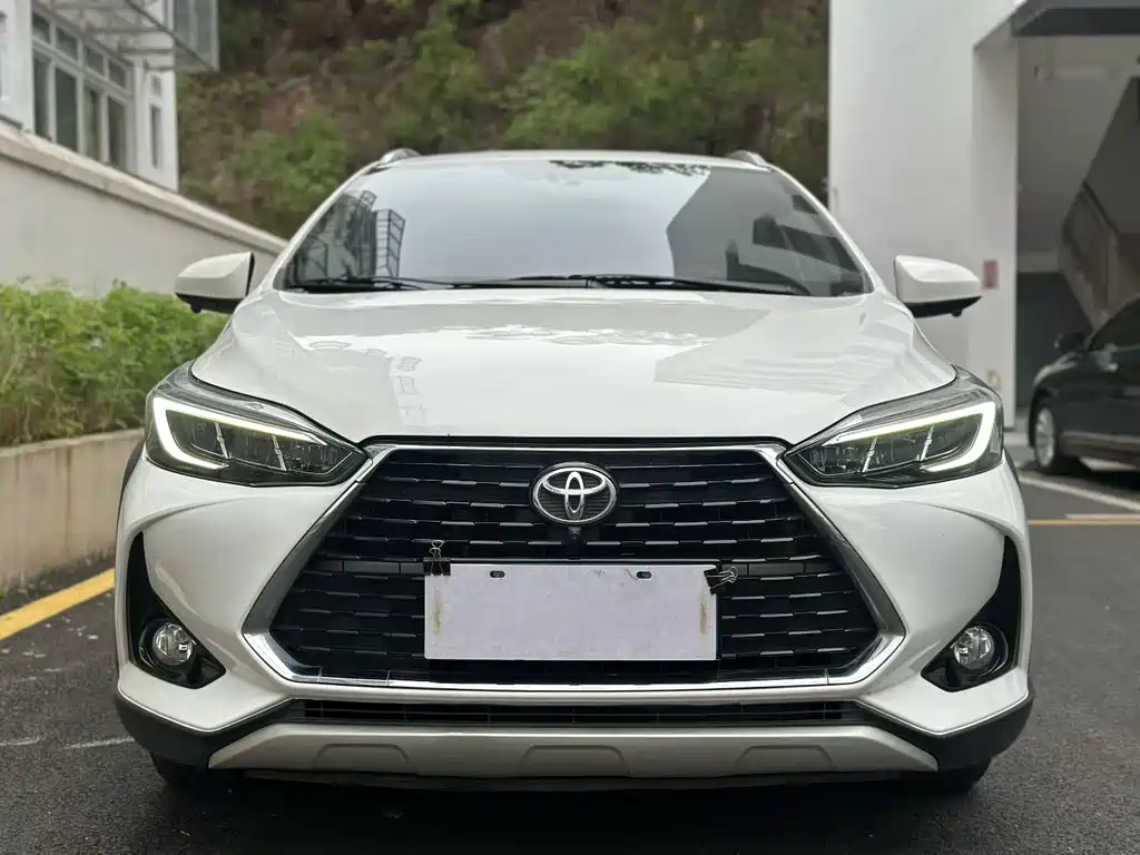 Toyota Yaris L 2023 — фото 2