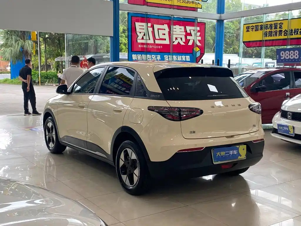 Geely Galaxy Starwish 2025 — фото 11