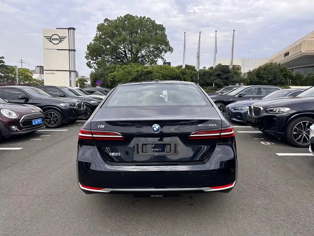 BMW i5 2025 — фото 8