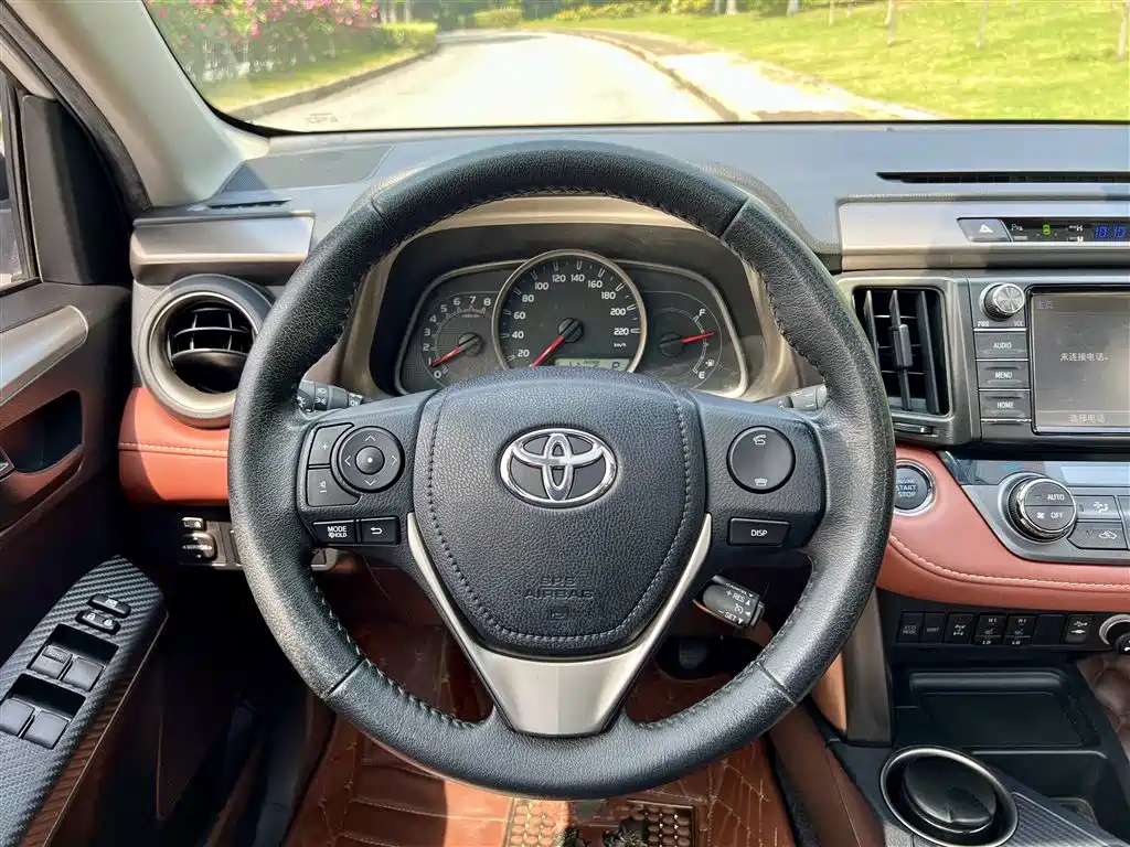 Toyota RAV4 2015 — фото 13