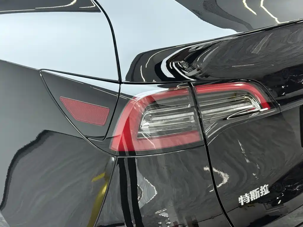 Tesla Model Y 2023 — фото 12