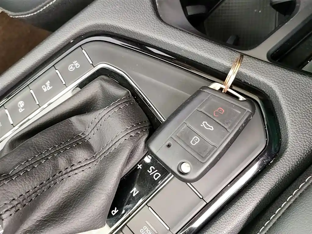 Volkswagen Tiguan L 2021 — фото 9