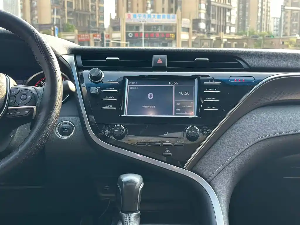 Toyota Camry 2018 — фото 23