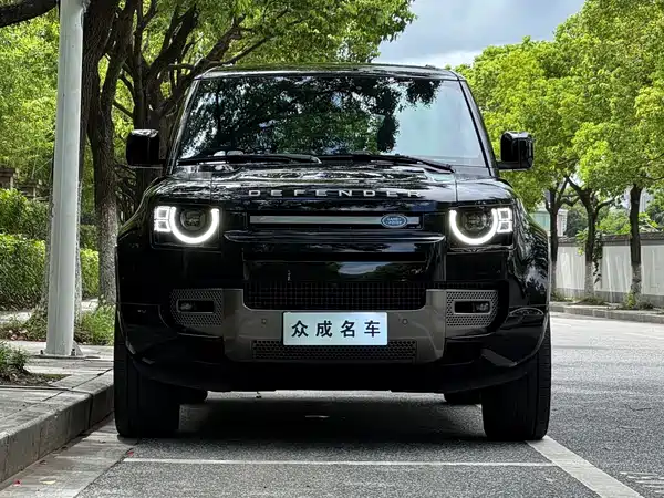 Land Rover Defender 2025