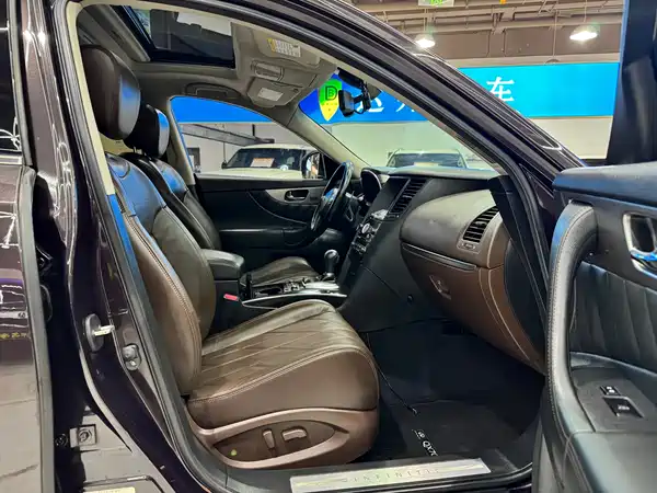 Infiniti QX70 2015