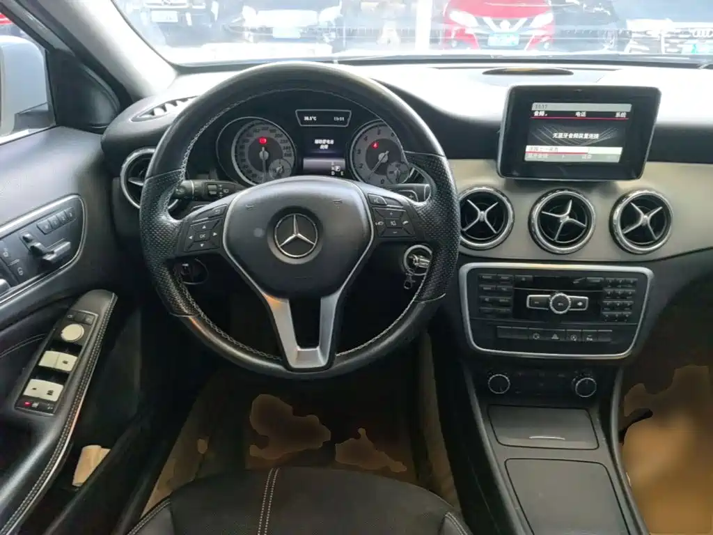 Mercedes-Benz GLA 2015 — фото 11