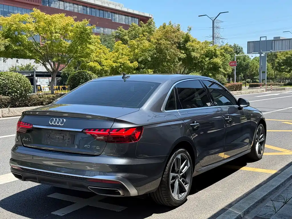 Audi A4L 2021