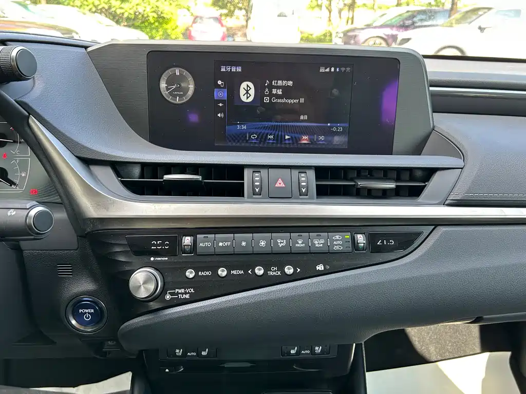 Lexus ES 2021 — фото 15