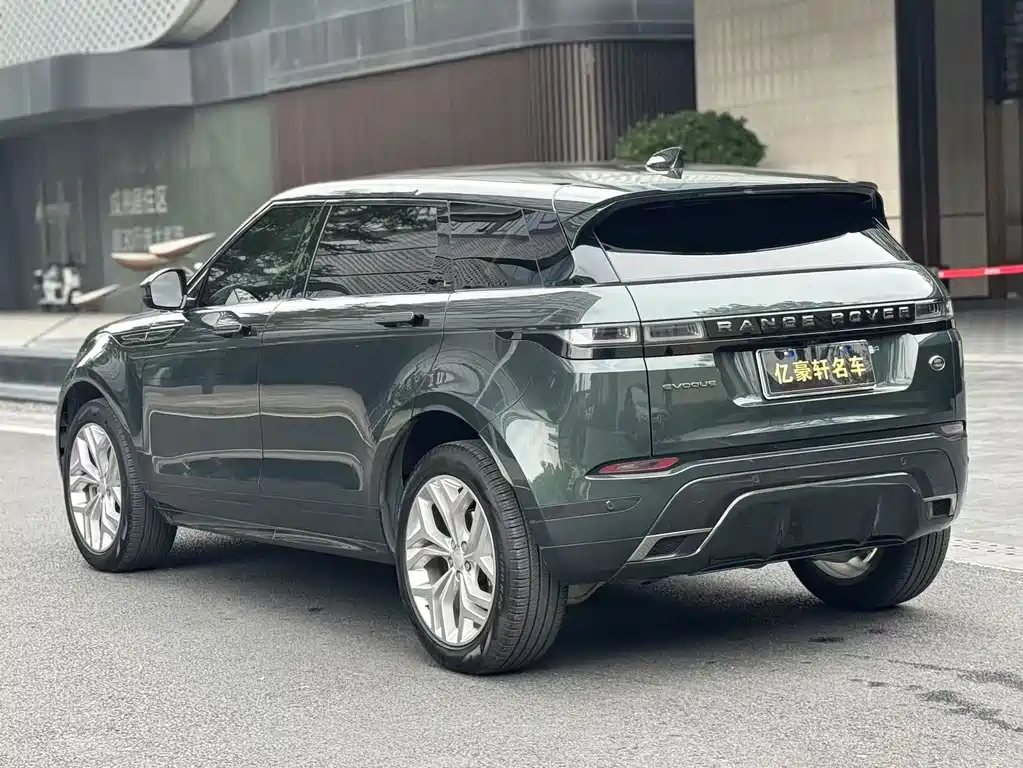Land Rover Evoque 2023 — фото 7