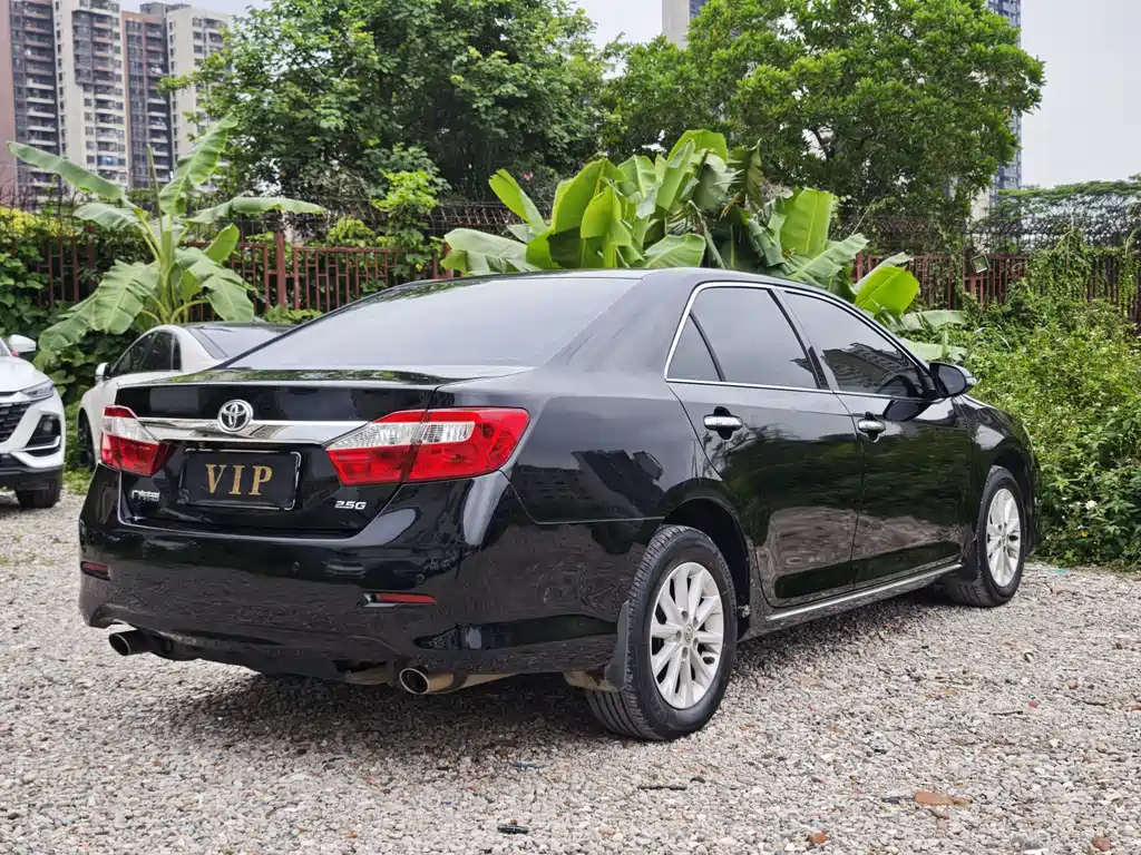 Toyota Camry 2014 — фото 4