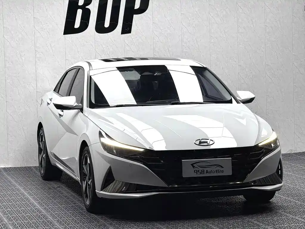 Hyundai Elantra 2022 — фото 3