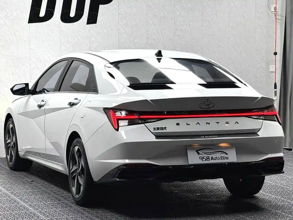 Hyundai Elantra 2022 — фото 10