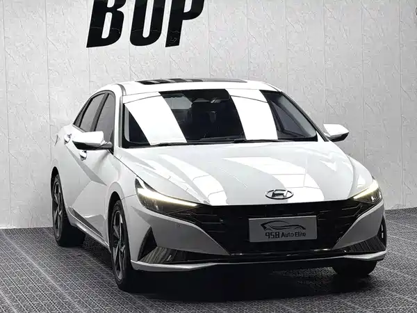 Hyundai Elantra 2022