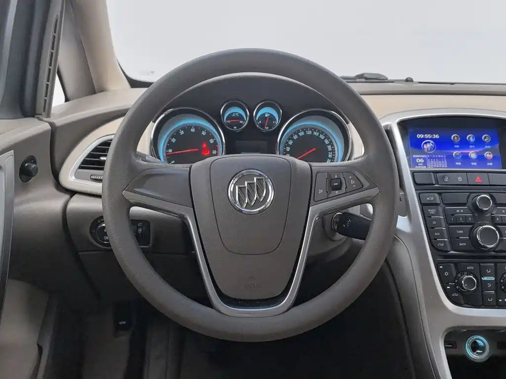 Buick Excelle 2015 — фото 11
