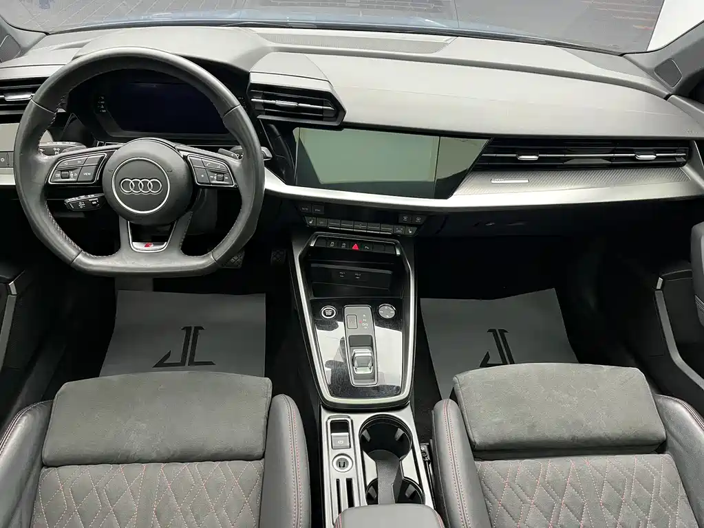 Audi A3 2022 — фото 9