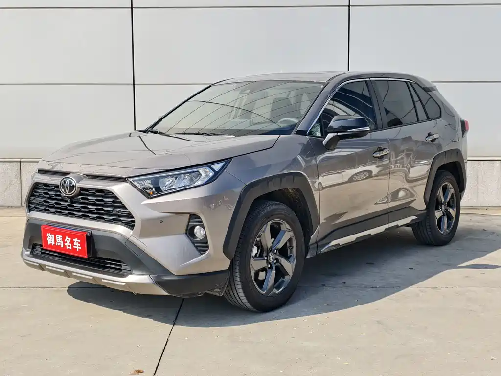 Toyota RAV4 2023 — фото 1
