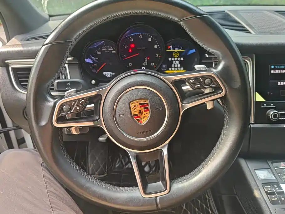Porsche Macan 2016 — фото 14