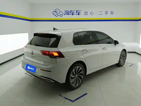 Volkswagen Golf 2024