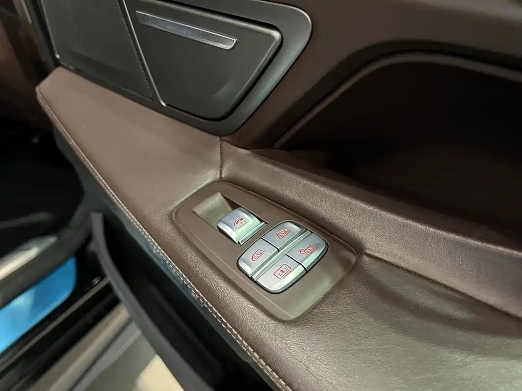 BMW 7 Series 2020 — фото 10
