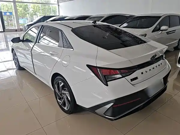 Hyundai Elantra 2023