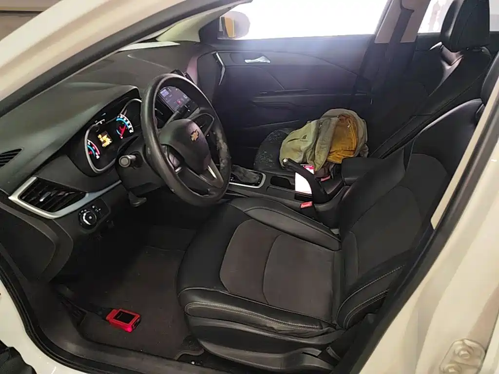 Chevrolet Cavalier 2017 — фото 15