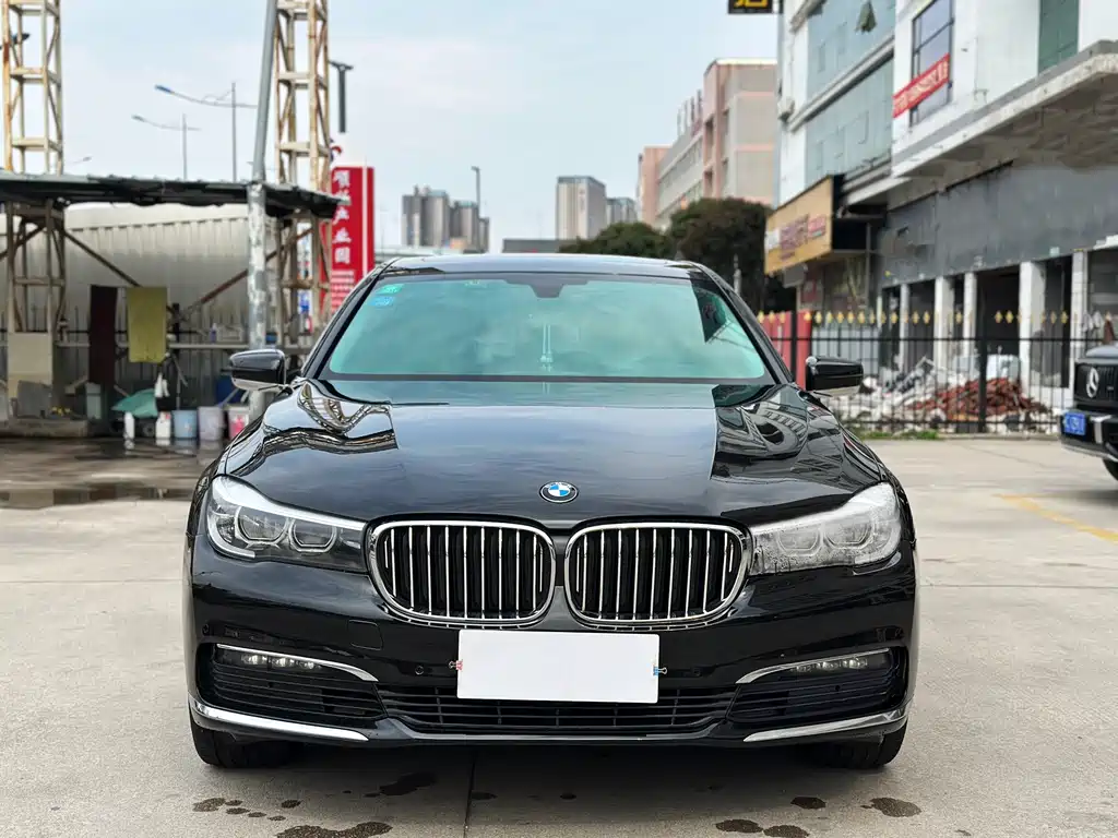 BMW 7 Series 2017 — фото 2