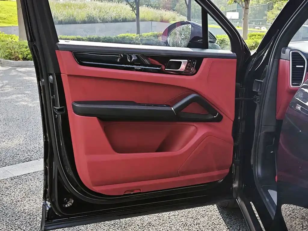 Porsche Cayenne 2019 — фото 12