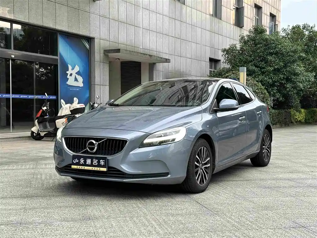 Volvo V40 2019 — фото 1