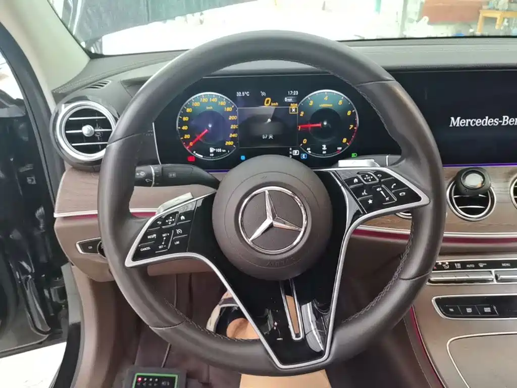 Mercedes-Benz E-Class 2023 — фото 11