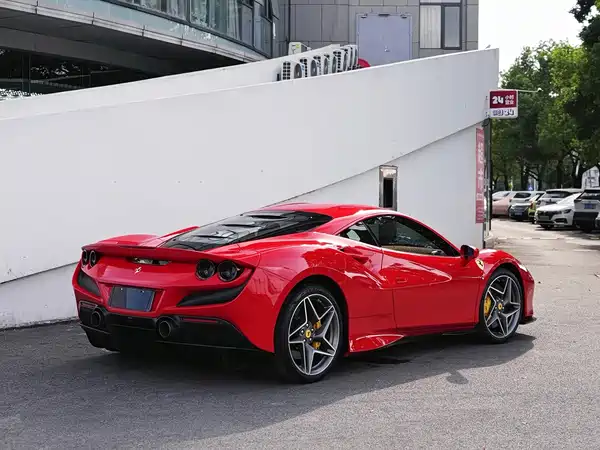 Ferrari F8 2022