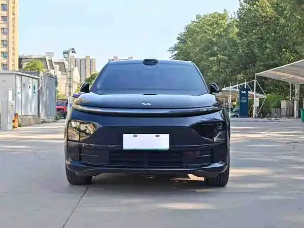 Li Auto L6 2025