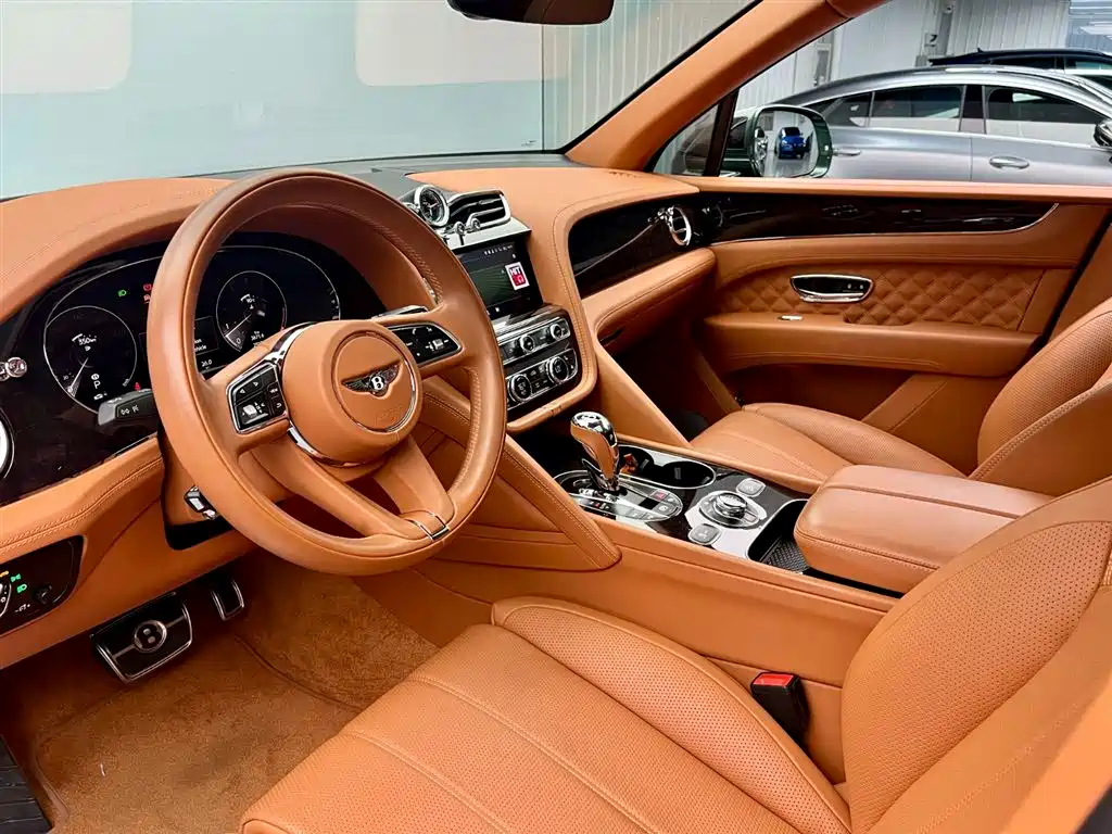 Bentley Bentayga 2021 — фото 13